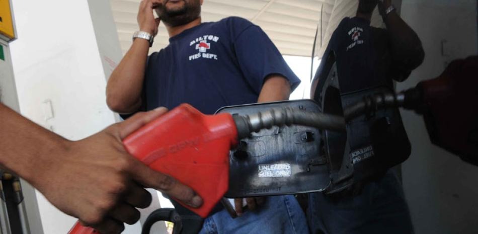 Gobierno vuelve a congelar las gasolinas; fuel oil sube RD$20 y el kerosene RD$9