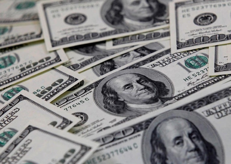 Títulos argentinos refuerzan alzas con nueva traba para frenar depreciación del peso