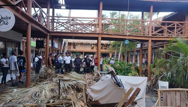 Determinan causas del incendio que consumió locales en plaza comercial en Las Terrenas