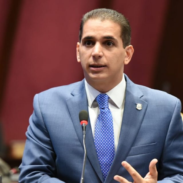 Víctor Fadul creará mesas temáticas interinstitucionales en Santiago
