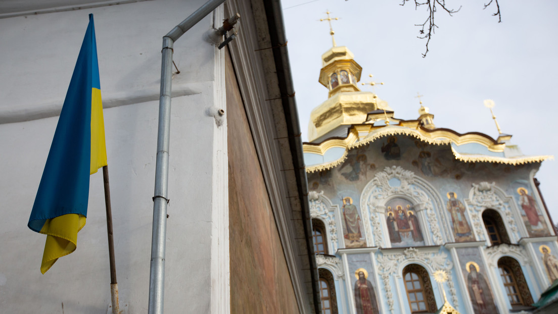 La Policía ucraniana prohíbe pasar pan y agua a los peregrinos bloqueados en el Monasterio de las Cuevas de Kiev