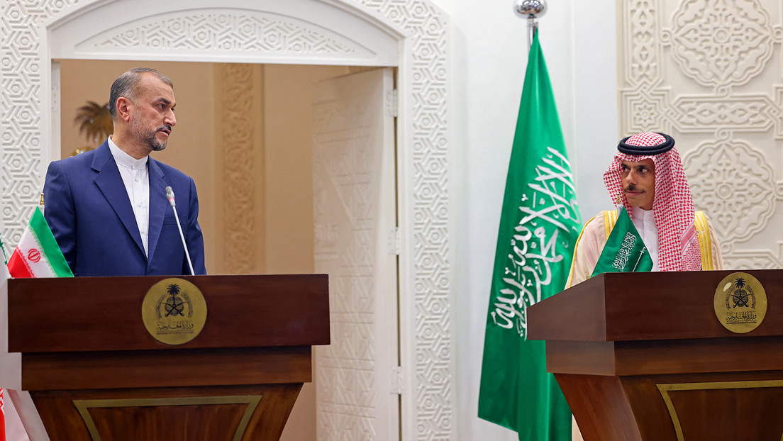 Ministro de Exteriores iraní visita Arabia Saudita por primera vez en siete años