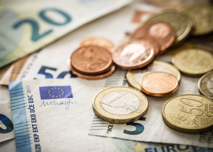 El euro se cambia por debajo de US$1.10 tras los precios mayoristas de EE. UU.