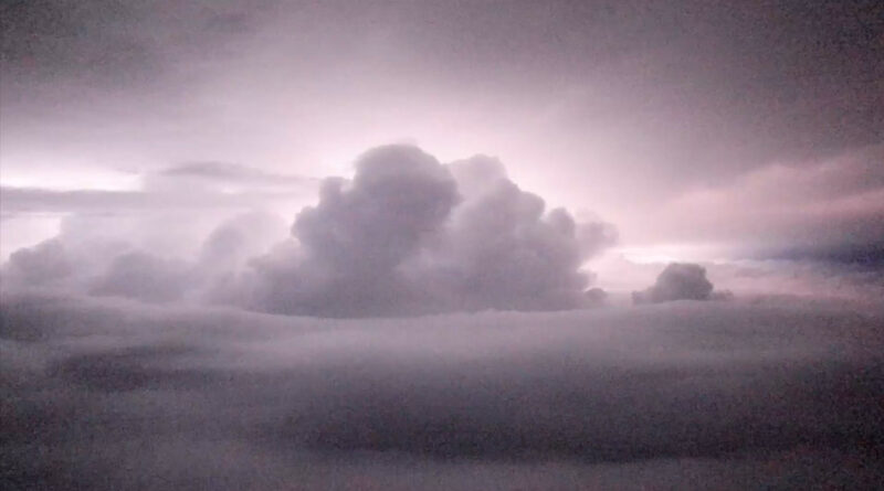 'Сazadores de huracanes' vuelan a través de la tormenta tropical Franklin