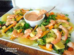 Receta de Ensalada tropical con salsa rosa