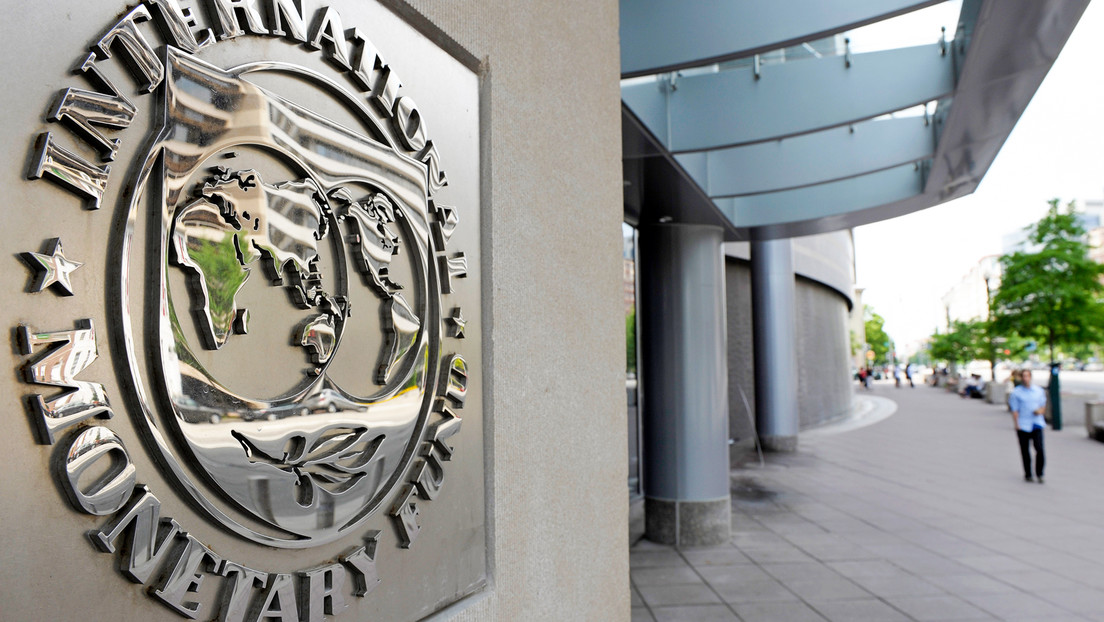 El FMI dice que las nuevas medidas económicas en Argentina "agregan desafíos" al país