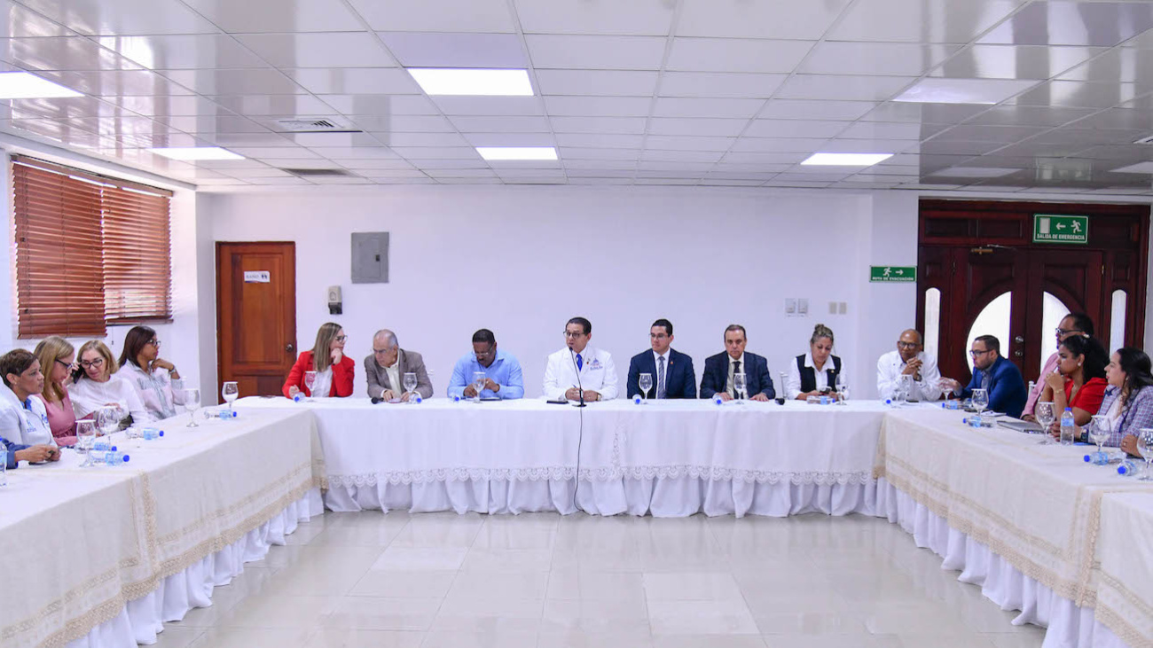 MSP se reúne con sociedades especializadas y directores de centros de salud para socializar y coordinar acciones de manejo y respuesta al dengue