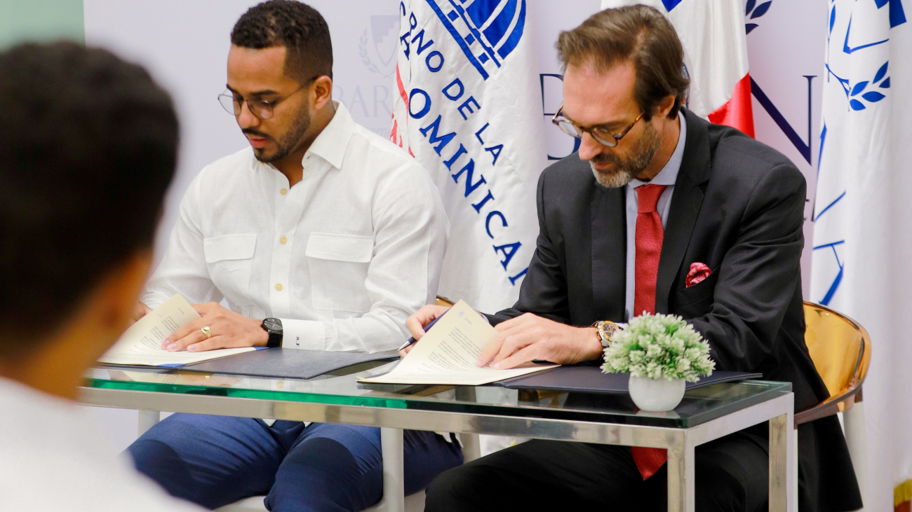 Ministerio de la Juventud y Barna firman convenio para impulsar estudios en negocios y emprendimientos en jóvenes