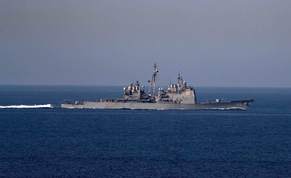 Un buque de guerra de Estados Unidos en el mar Rojo derribó tres misiles y varios drones disparados desde Yemen