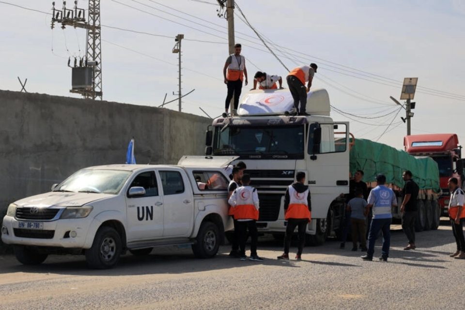 L️lega a Gaza el mayor convoy de ayuda, pero la ONU lo considera insuficiente