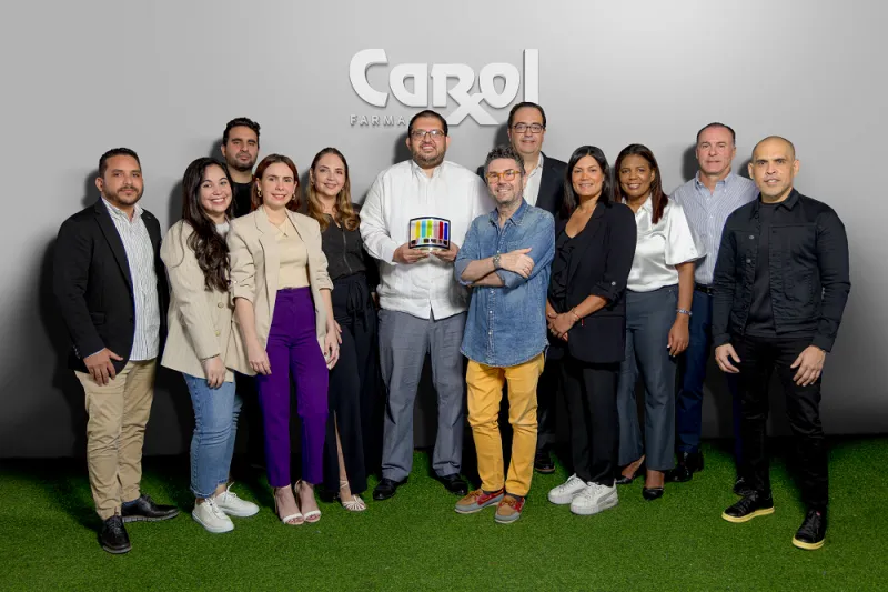 Farmacia Carol recibe reconocimiento