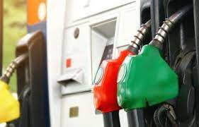 Bajarán precios de tres combustibles a partir de mañana