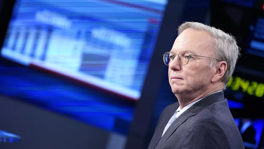 Ex-CEO de Google sobre la IA: "Después de Nagasaki e Hiroshima, se tardó 18 años en llegar a un tratado; hoy no tenemos tanto tiempo"