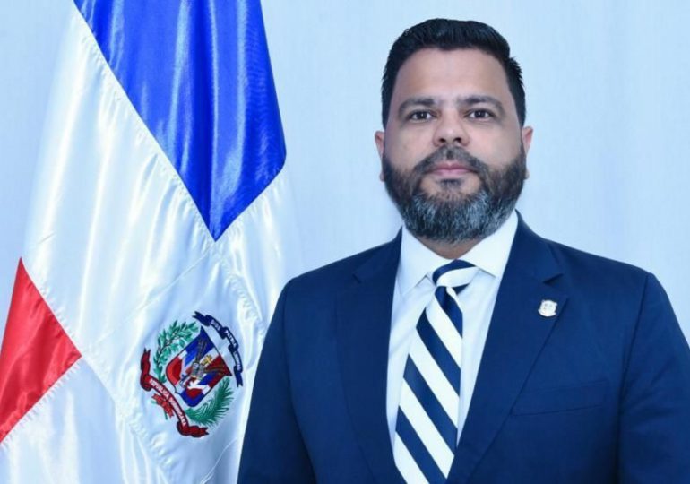 Diputado Leonardo Aguilera asegura que no está interesado en candidatura a senador por Santiago