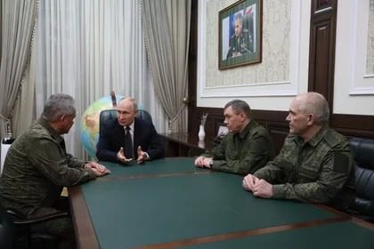 Visita sorpresa de Putin a los altos mandos militares que dirigen la invasión a Ucrania en el sur de Rusia