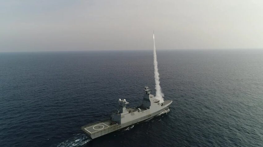 Los hutíes de Yemen amenazaron con atacar buques en el mar Rojo y el ejército de Israel interceptó un misil