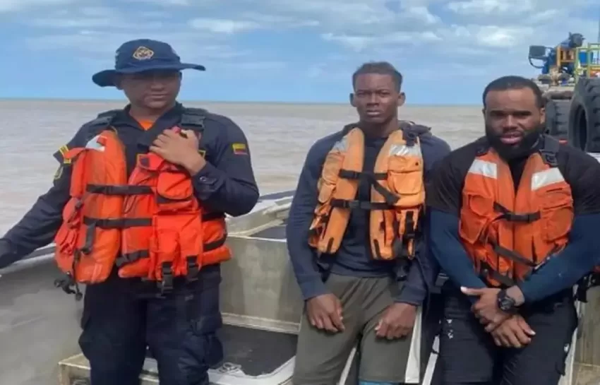 La Armada rescata a dos dominicanos estaban a la deriva