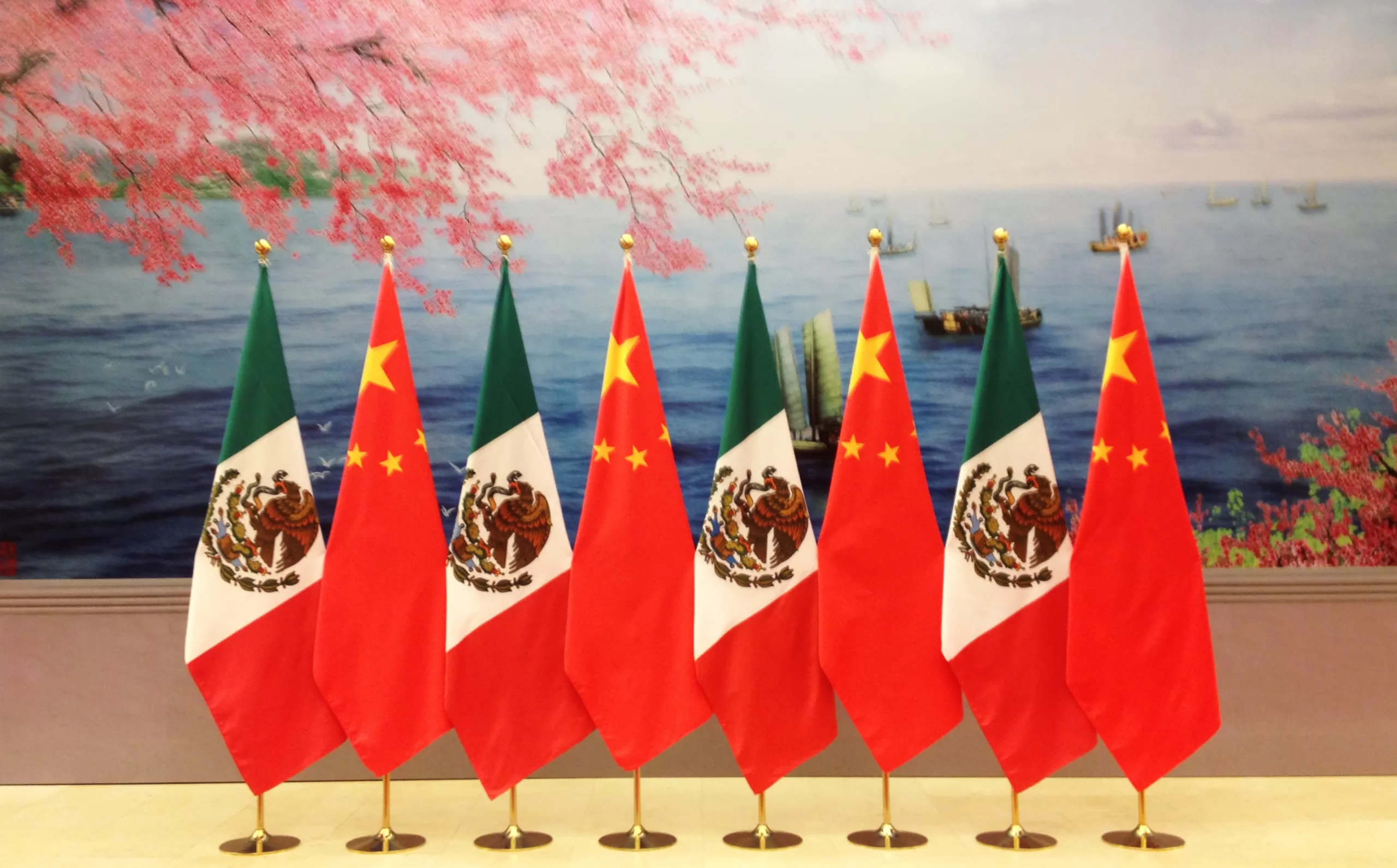 La canciller mexicana negocia en China la compra de enseres para los damnificados del huracán Otis