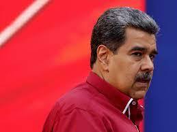 Maduro firma seis decretos como parte de la "defensa" del Esequibo