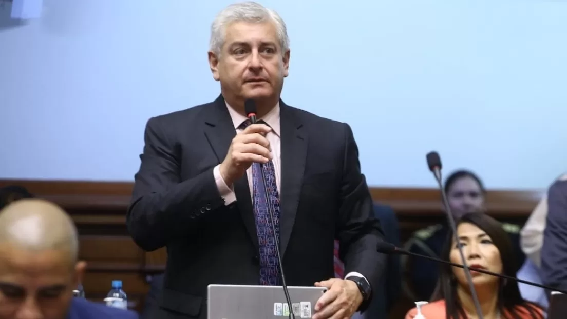 "Todas se ponen sostenes con relleno": Denuncian a congresista en Perú por comentarios misóginos en sesión