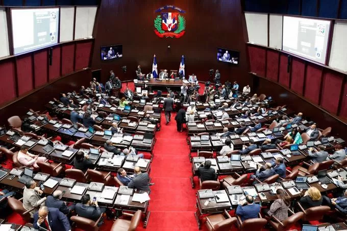 Diputados aprueban tres proyectos que regulan DNI y otras iniciativas