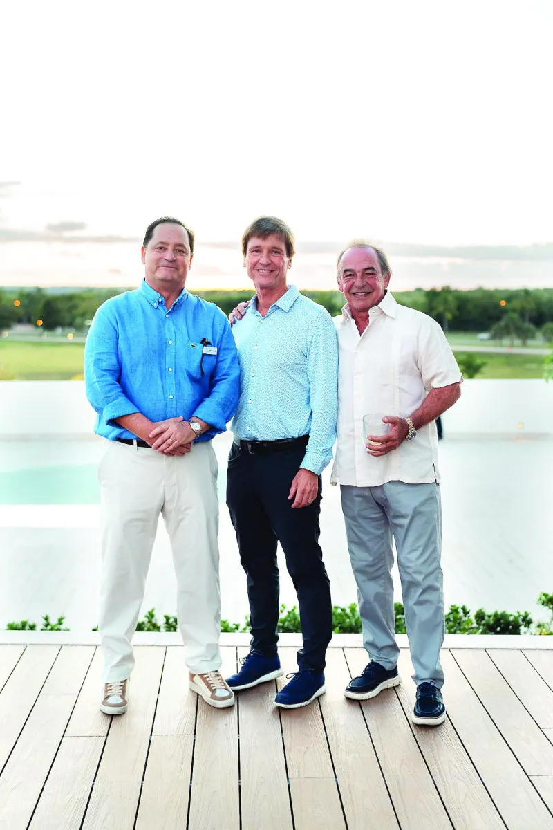 Un brindis para celebrar los avances de la ‘Torre 7 Mares’