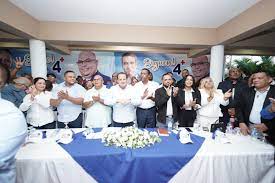 PRM juramenta exprecandidatos alcaldes del PLD y la FP en Esperanza