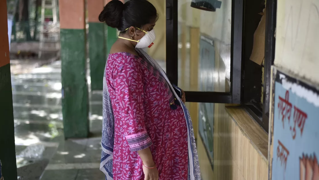 "Servicios de fecundación": Cae red de estafadores que ofrecía dinero por embarazar a mujeres en la India