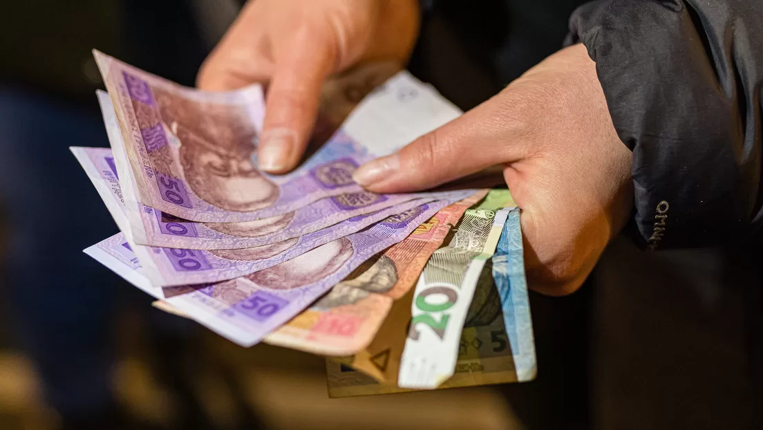 Si Occidente recorta su ayuda, Ucrania tendrá que imprimir dinero