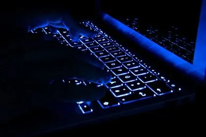 FraudGPT, el clon malvado de ChatGPT que es utilizado por cibercriminales en la Deep Web