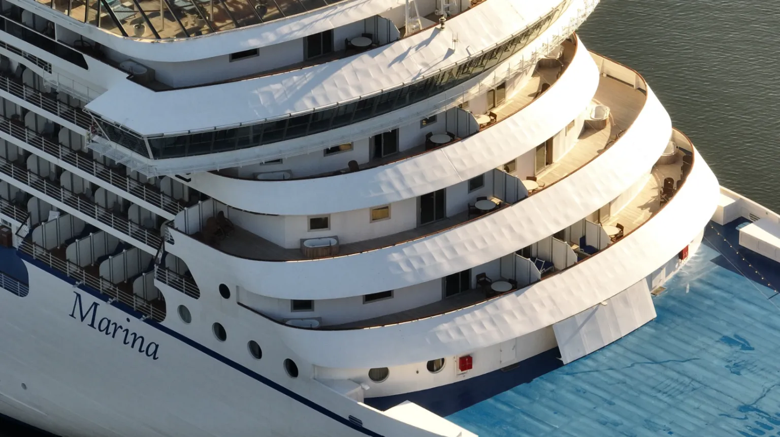Puerto Montt recibe al crucero Oceania Marina