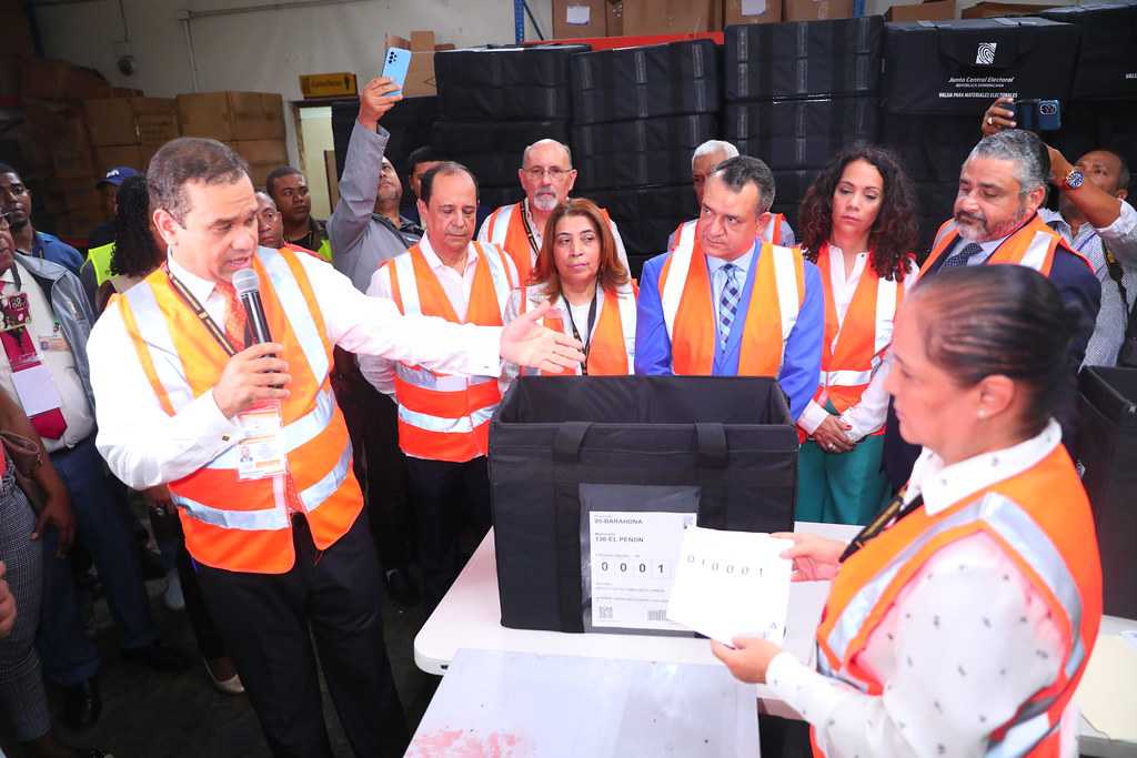 JCE inicia elaboración de 16,851 kits electorales para elecciones municipales