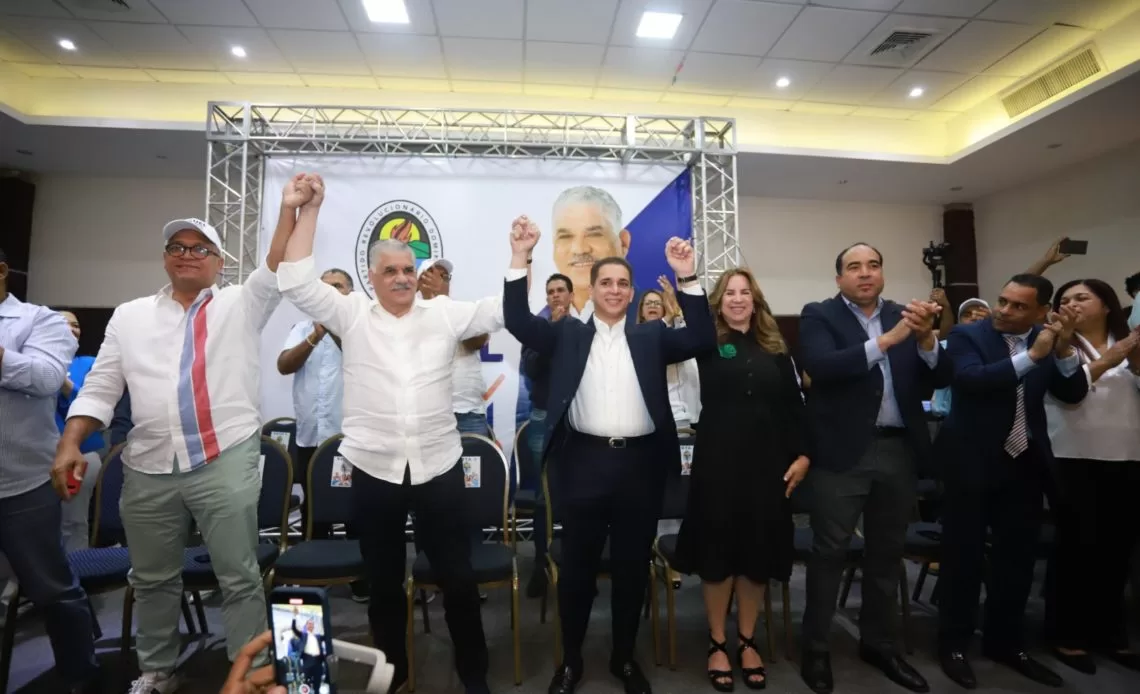 Miguel Vargas proclama a Víctor Fadul candidato a alcalde del PRD con promesa de un gobierno efectivo