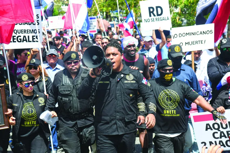 Marchan contra campos de refugiados en República Dominicana