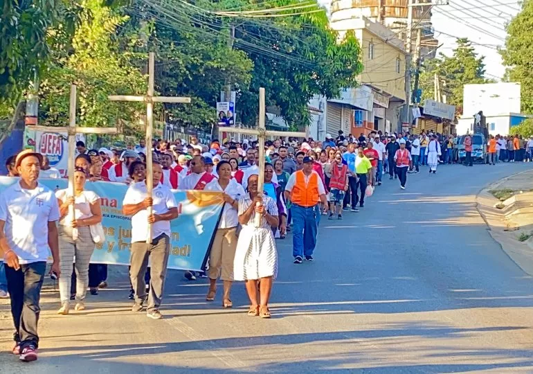 Miles de católicos exigen más seguridad para barrios de Sabana Perdida y La Victoria