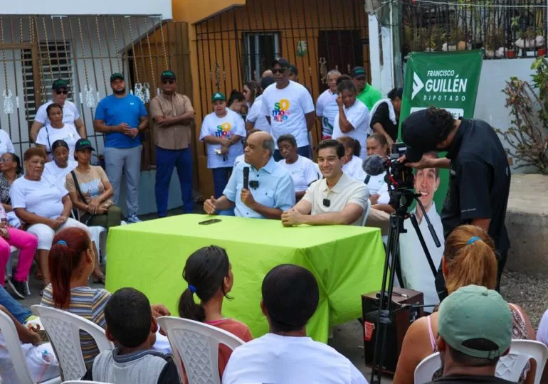 El candidato a diputado por la Circunscripción 1 del Distrito Nacional por Fuerza del Pueblo, Francisco Guillén, continúa dialogando con los ciudadanos de los distintos sectores de la capital a través de la iniciativa “Conversatorios Comunitarios”, la cual tuvo este domingo su segunda edición en el sector de Matahambre.
