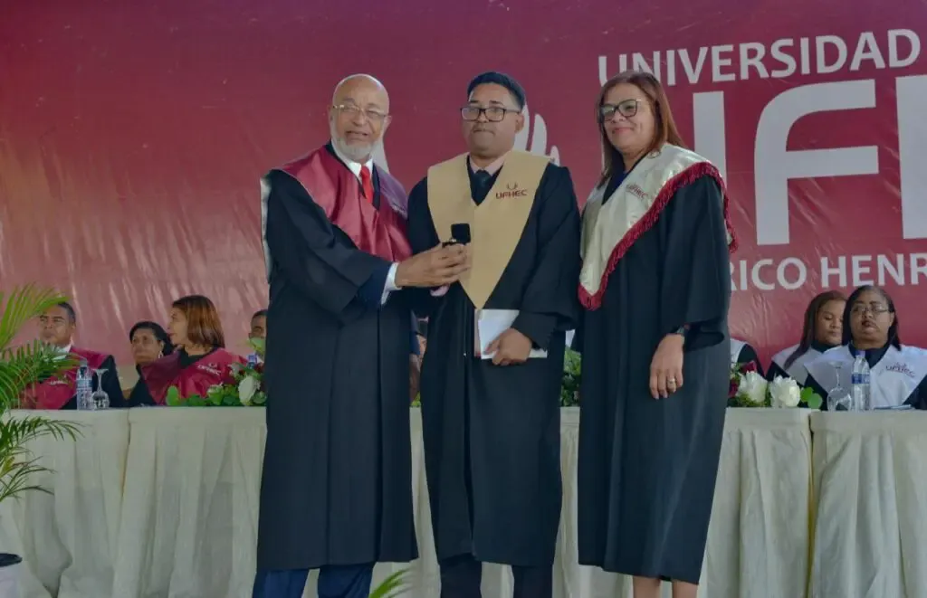 UFHEC gradúa nuevos profesionales en diferentes áreas