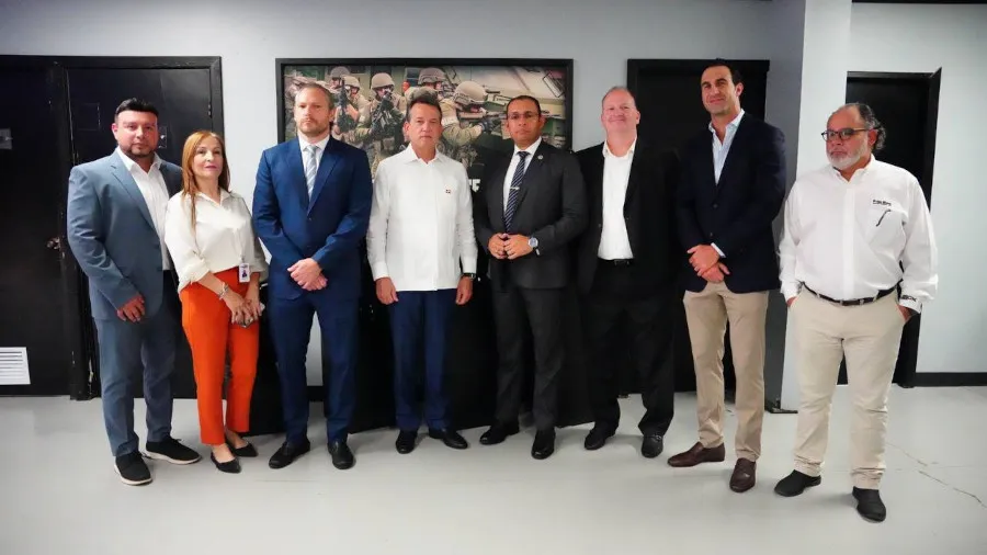 Bisonó visita empresa Point Blank Enterprises que proporciona soluciones de protección al Departamento de Defensa de EE. UU.