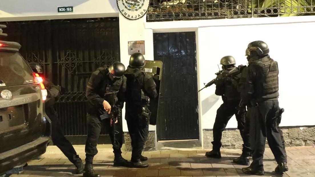 El mundo reacciona al asalto policial a la Embajada de México en Ecuador