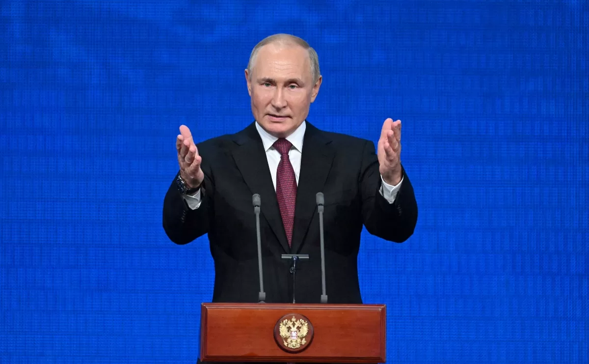 Luis Arce felicita a Putin por asumir la presidencia