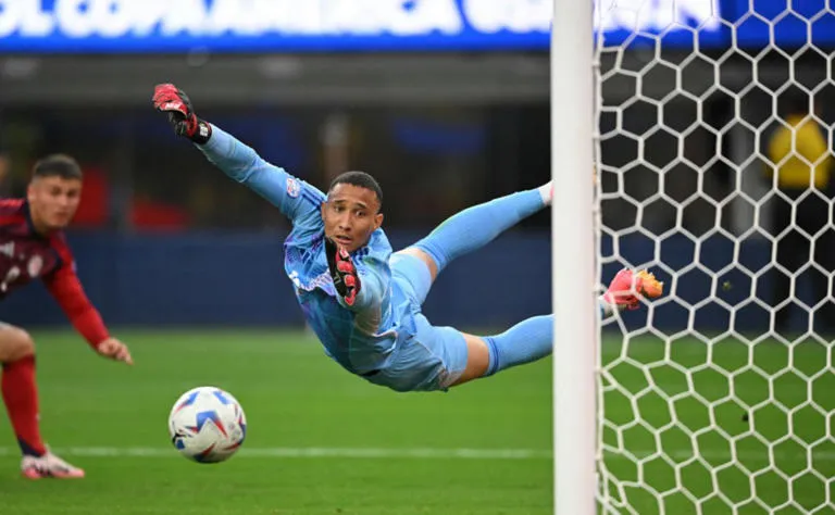Patrick Sequeira amenaza a Keylor Navas de la forma que nadie imaginaba