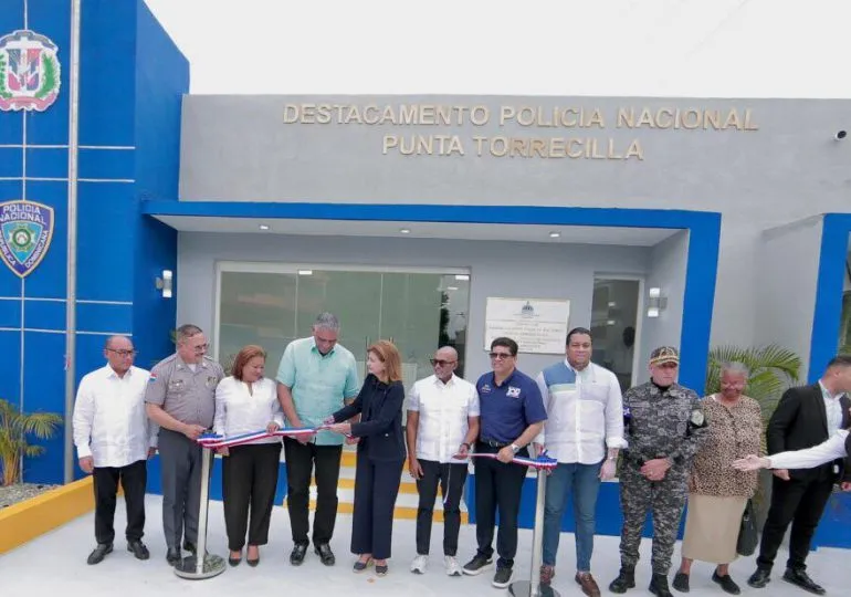 Comunidad de Maquiteria, SDE, recibe remozado destacamento policial