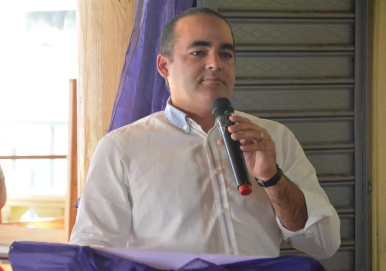Robert de la Cruz afirma Danilo Medina debe seguir como presidente del PLD