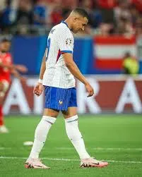 Eurocopa: Mbappé es duda en Francia y aseguró que “sin riesgos no hay victorias”