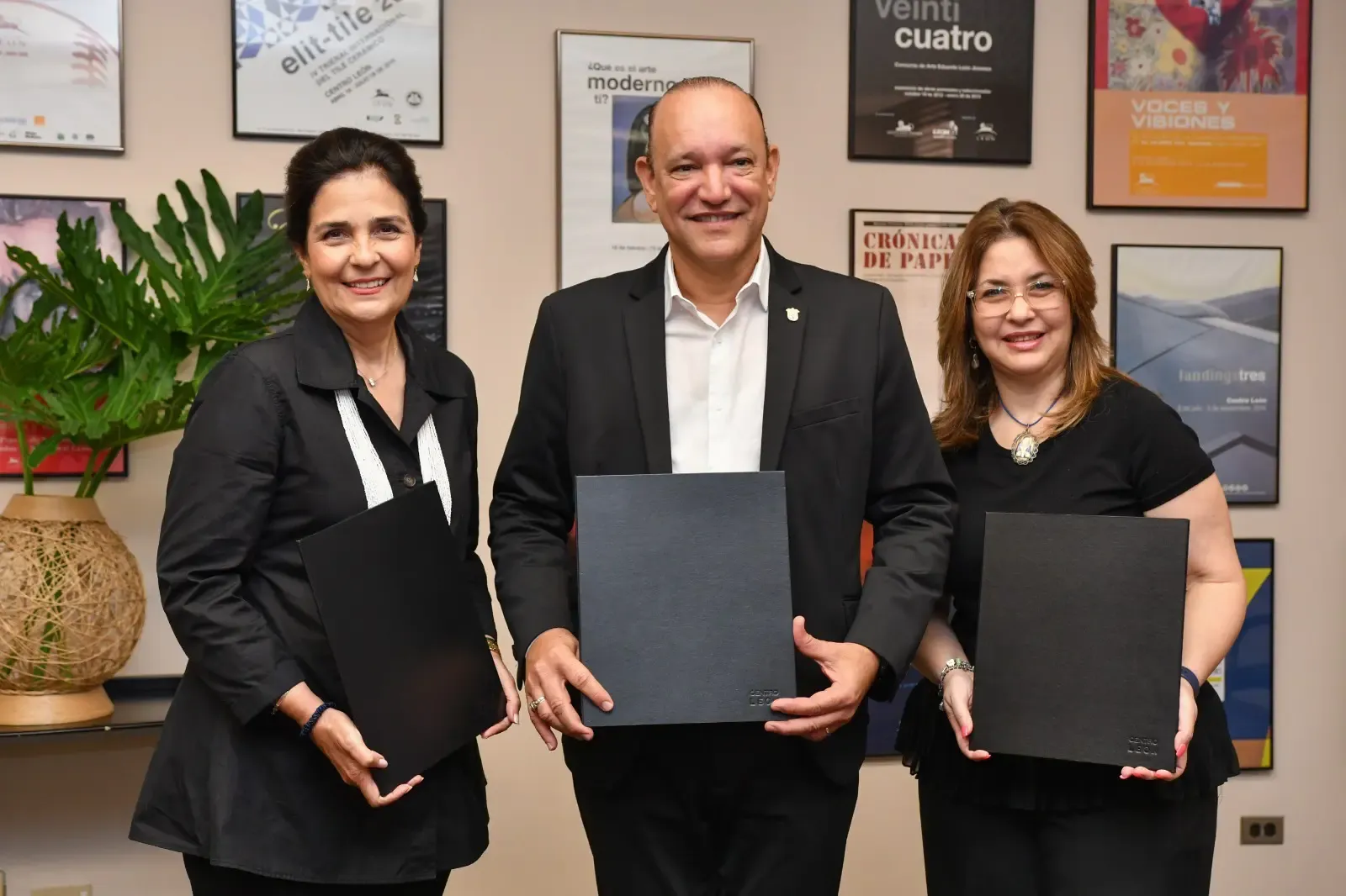 Fundación Eduardo León Jimenes, Centro León y Ayuntamiento de Santiago ...