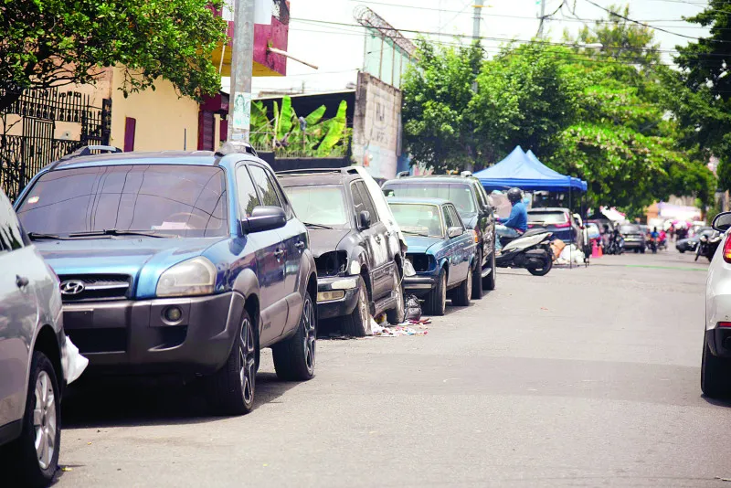 Alcaldías de SDN y SDE están decididas a sacar chatarras de las calles