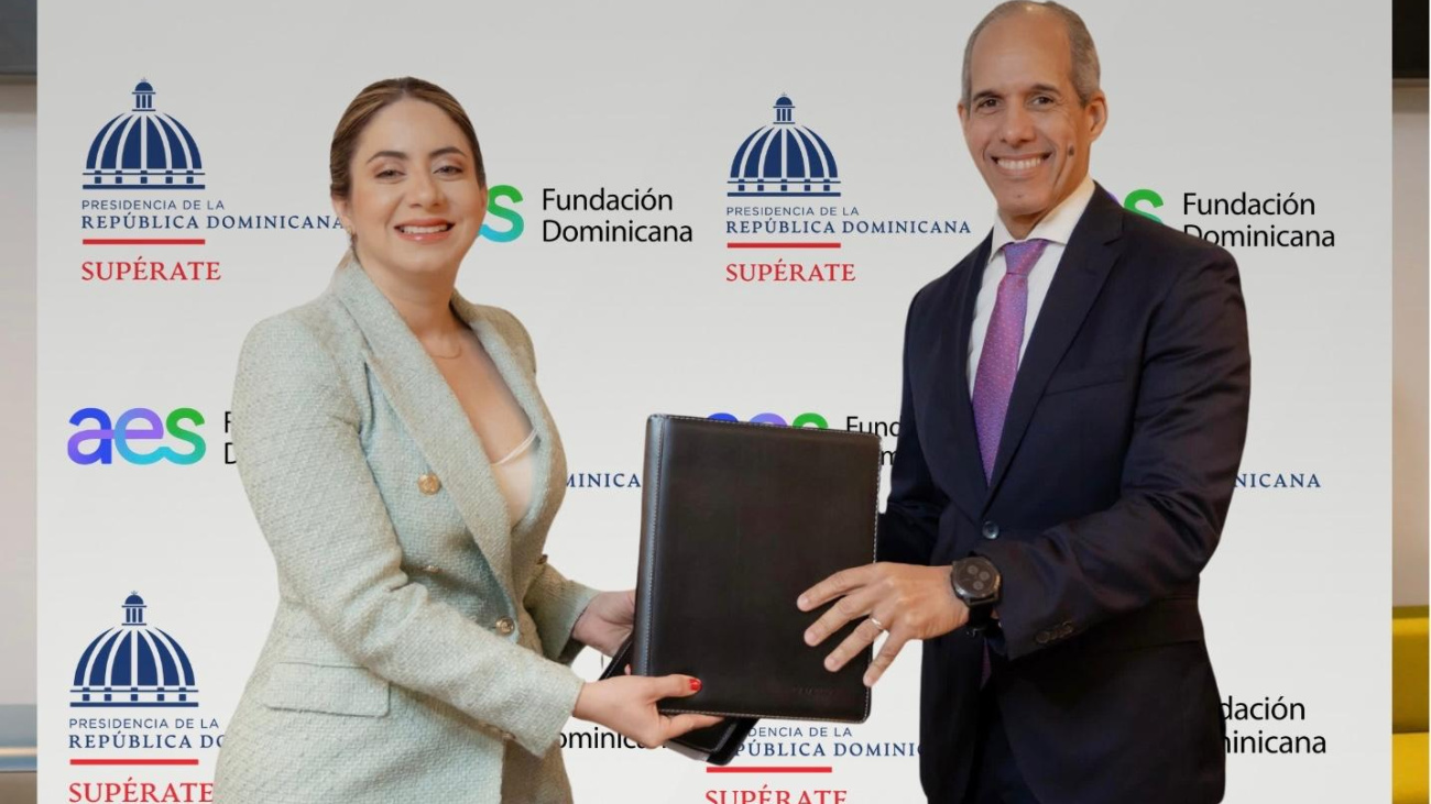 Fundación AES Dominicana y Supérate firman convenio para impulsar a mujeres emprendedoras