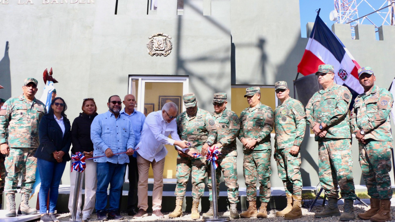 Inauguran destacamento militar de Alto de la Bandera, que protege antenas de las telecomunicaciones de RD