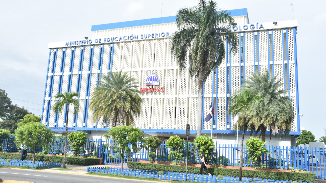 Mescyt aprueba apertura de extensión del Instituto Especializado de Estudios Superiores Loyola en Dajabón
