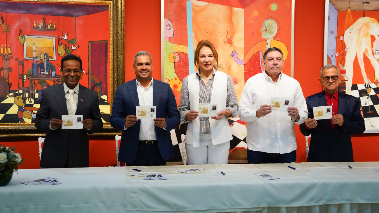 Ministerio de Cultura e Inposdom ponen a circular emisión postal alusiva al 50 aniversario del Panteón de la Patria